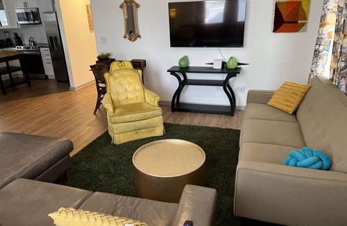 Fountain Square House | A One Level, 4BR Delite Amazing Great Room