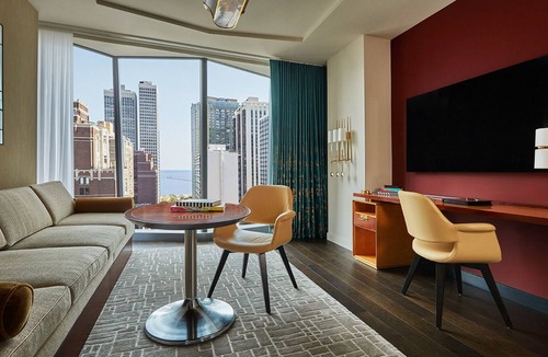 Rush and Division House | A Place To Unwind, Unplug, & Recharge! 2 Convenient Units Near Oak Street Beach