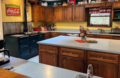 Hico House | A real home where hospitality meets history/Spacious house/13 private acres