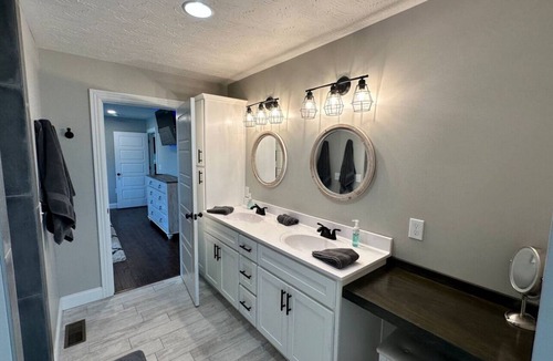 Campbellsville House | A Touch of Home