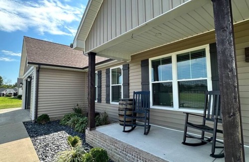 Campbellsville House | A Touch of Home