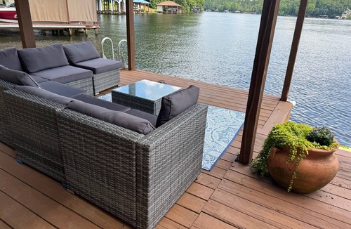 Bracey House | A Ward Winning Views Fabulous 5-bedroom house on Lake Gaston - Great Creek