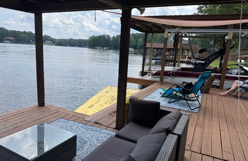 Bracey House | A Ward Winning Views Fabulous 5-bedroom house on Lake Gaston - Great Creek