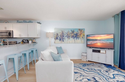 North Topsail Beach Condo | A Wave From It All: Luxe 1BR at Villa Capriani