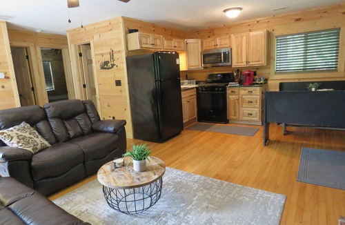 Broadway Cabin | A WELL-APPOINTED CABIN, RURAL RELAXATION, FIREPIT!