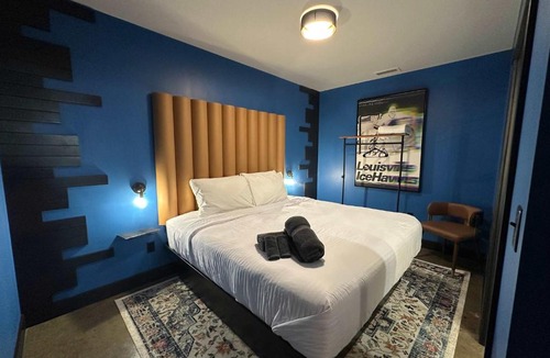 Downtown Louisville Hotel | A12 The Field Suite