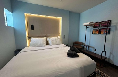 Downtown Louisville Hotel | A12 The Field Suite