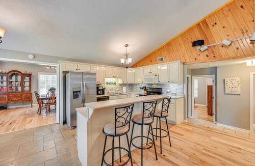 Leitchfield House | Access to Rough River Lake! Family Home w/Deck