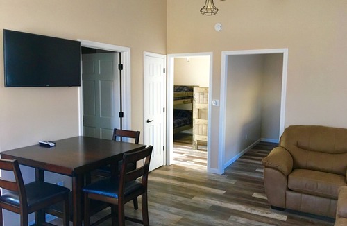 Attica House | ADA Friendly 2 Bedroom Efficiency Luxury Cabin