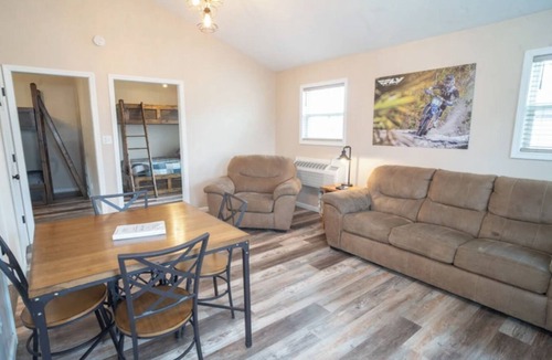 Attica House | ADA Friendly 2 Bedroom Efficiency Luxury Cabin
