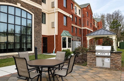 Lanham Apartment | ADA Studio Nr Washington D.C. | Free Breakfast!