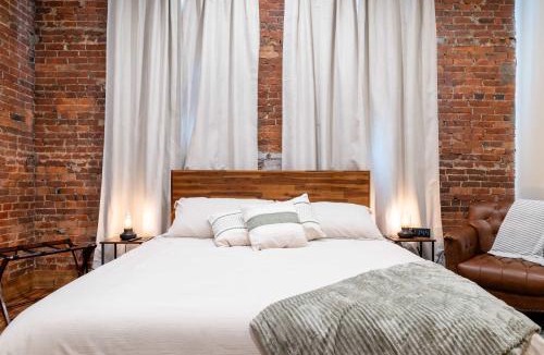 Versailles Hotel | ADA Suite - Room 6