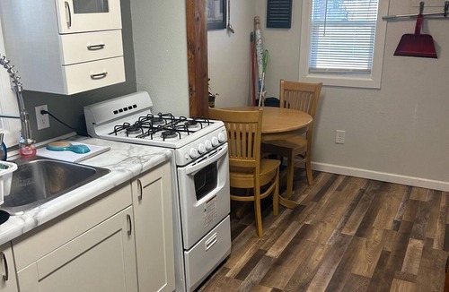 Sergeant Bluff House | Adorable 1-bedroom bungalow with AC in Sergeant Bluff