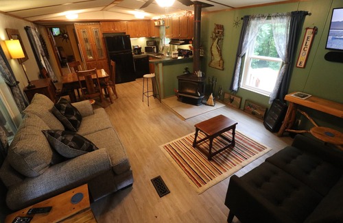 Crossville House | Adorable 3BR Retreat with Gig-Speed WiFi in Middle Tennessee