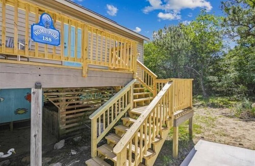 Southern Shores House | Adorable 4 BR, short walk to the beach in Southern Shores!