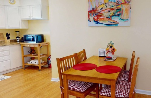 Kure Beach Apartment | Adorable Beach Cottage,1 Block from Beach + Kure Beach Pier, Dog Friendly with Fence