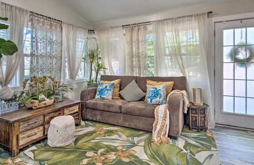 Chesapeake Beach Cottage | Adorable Beach Cottage w/ Hot Tub & Tropical Bar!