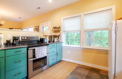 Westover Hills West House | Adorable Cottage + Convenient & Quiet + Excellent Location