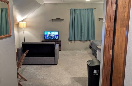 Winfield Apartment | Adorable studio with AC in charming Winfield