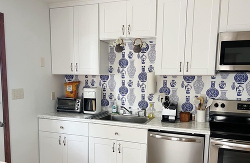 Belmont Apartment | Adorable two-bedroom in Belmont neighborhood