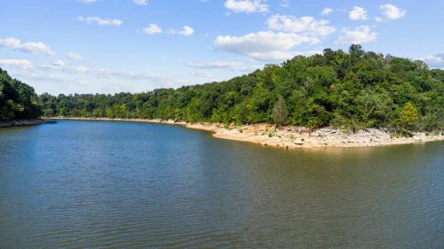 Se Ree House | Adventure 301 by Lake Time Stays