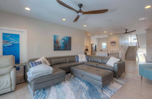 Long Beach House | Adventures on Yacht: Elegant 5BR/5BA, Waterway, Dock, Pool, Hot Tub, Sleeps 11
