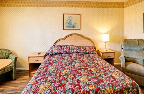 Lewisburg Hotel | Affordable Lewisburg Stop Near I-64 | Free Parking, Close to Dining & Shops