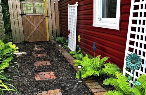 Williamsburg House | AFORDABLE & CHARMING HOME - Enjoy Urban Life & Nature! Hike, Bike, Shop & Dine!