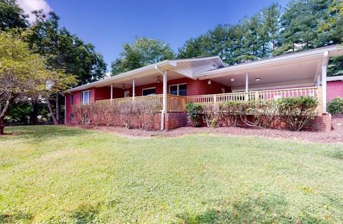 Mills River House | All Roads Lead to Here