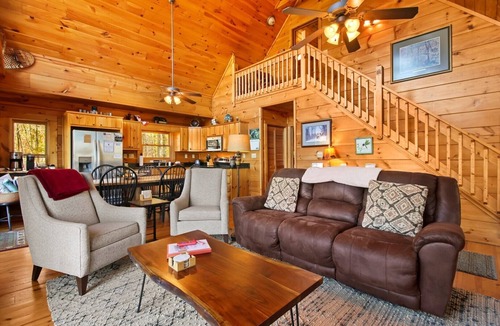 Lansing Cabin | Alpen Rose in Lansing, NC: Cozy 3-bedroom cabin retreat, perfect for 8!