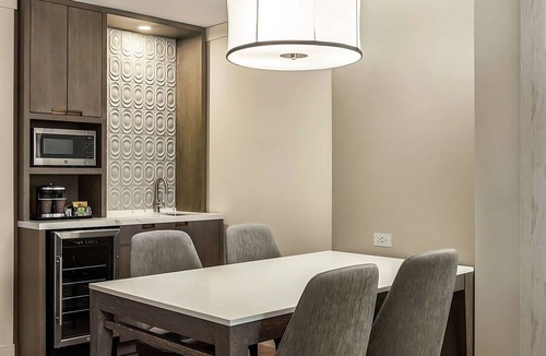 Streeterville Apartment | Always a Great Idea To Unwind! Parking, Onsite Pool, Close to Navy Pier