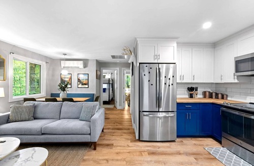 New Market Cabin | Amazing Cabin + Tiny Cabin with Hot-tub and Fire Pit in New Market, Virginia