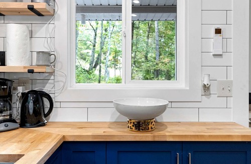 New Market Cabin | Amazing Cabin + Tiny Cabin with Hot-tub and Fire Pit in New Market, Virginia