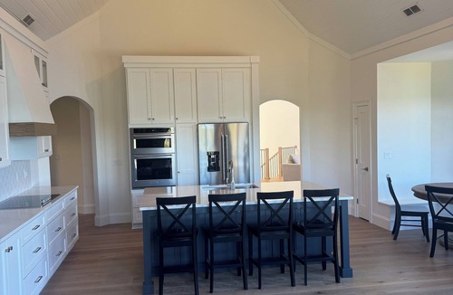 Six Mile House | Amazing Mountain, Lake and Island Views Private Beach,Fire Pit, Hot Tub, Kayaks
