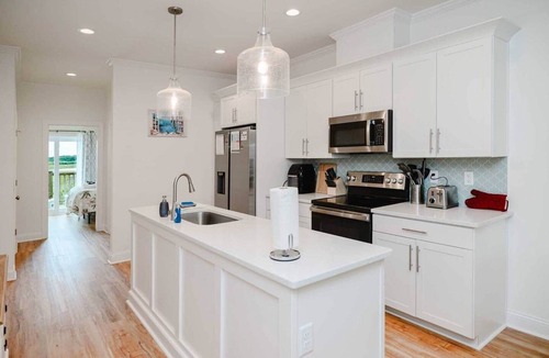 McCutcheon Field House | Amazing Ocean & Bay Views, 2 King Suites, & Pool!