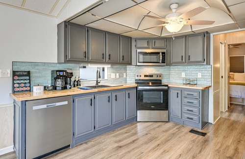 New London House | Amazing Views! Family-Friendly Badin Lake House!