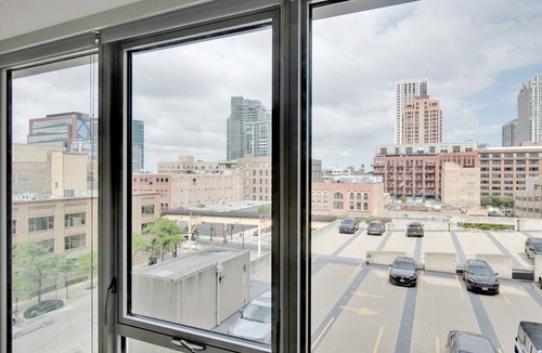 West Loop Gate Apartment | Amazing West Loop 1BR w/Pool, Gym & Lounge, nr L, by Blueground