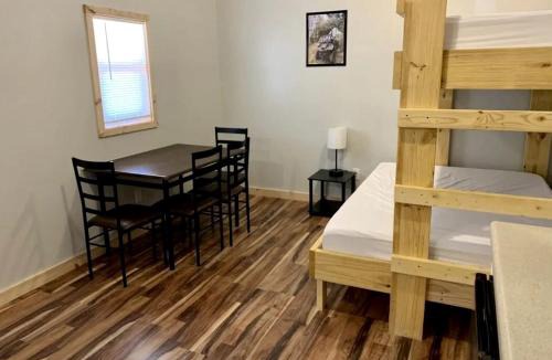 Jamestown House | Amazing Wooden Cabin Close to Great Hiking Trails in Jamestown, Tennessee