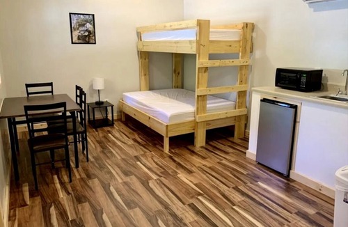 Jamestown Cabin | Amazing Wooden Cabin Close to Great Hiking Trails in Jamestown, Tennessee