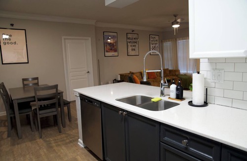 Lindridge-Martin Manor Apartment | Ambient spacious property, 15 min from Mercedes Benz
