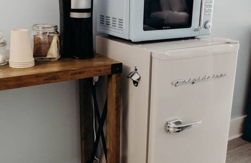 Byrdstown Bed & Breakfast | Amonette Bend Room, Lakeside Inn at Dale Hollow