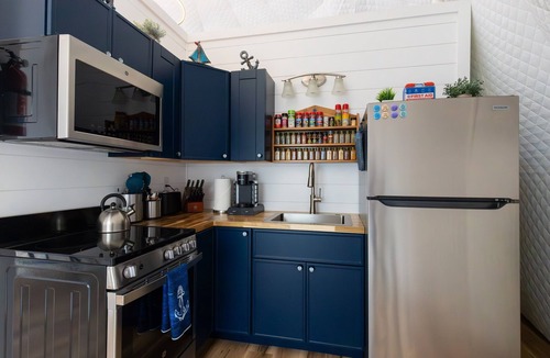 Almo Cabin | Anchor Dome | Private Dock, Boat Rentals, Hot Tub!