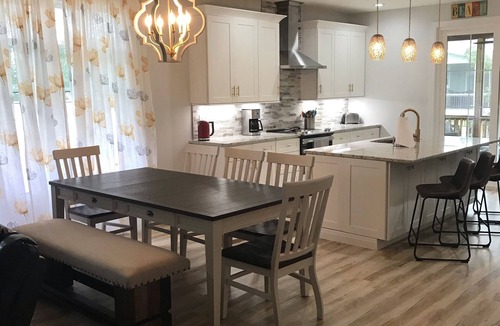 Tranquil Harbour House | Anchor Down by Middleton Park - Prime Location