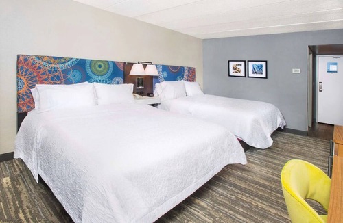 Parole Hotel | Annapolis Adventure: Room w/Outdoor Pool + Easy Access to Historic Sites