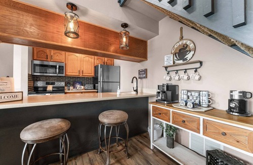 Indian Point Condo | Arcade Games & Stunning Lake Views, Minutes from Silver Dollar City with Free Tickets