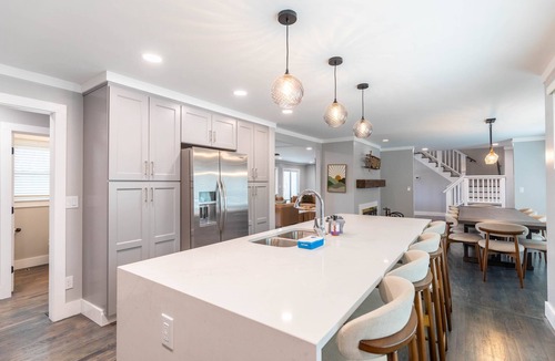 Sugar Mountain House | Arches Sugar Mountain: Mtn Views, Hot Tub, Ski Shuttle, Game Room, Sleeps 16, 5 Kings, Dogs OK