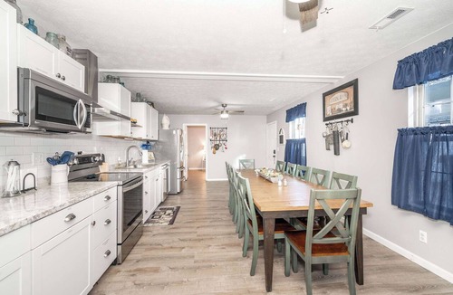 Williamstown House | Arkstone Retreat - 3 in 1! Only 4 min to the Ark!