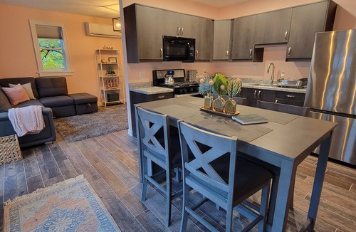 West Washington House | Art and Lodging