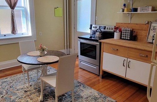 West Washington House | Art and Lodging