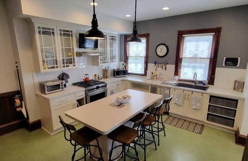West Washington House | Art and Lodging